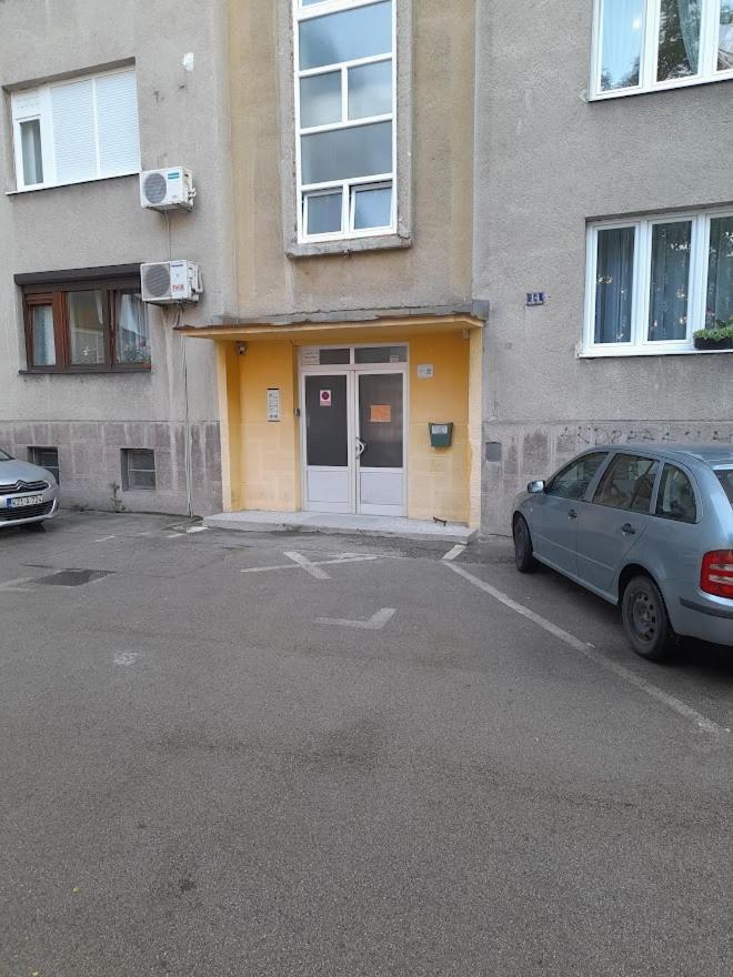 Apartman Bulevar Stupine Tuzla Eksteriør billede